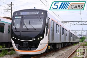 即將投入大井町線本地運營的五節車廂東急6020系列列車和“5CARS”貼紙（由東急電鐵提供）