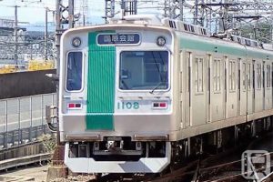 運營44年後，京都烏丸線“地鐵一號車”即將退役 – 其採用“框架式車頭+無窗連接門”的創新設計，是該類型列車的最後型號